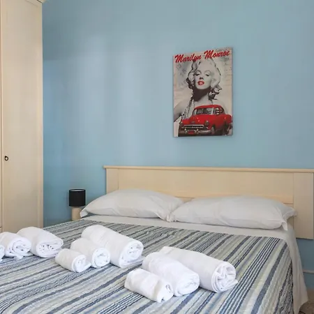 Apartment 454 Pine Forest Retreat 300m From The Beach, Air-conditioned Comfort *
