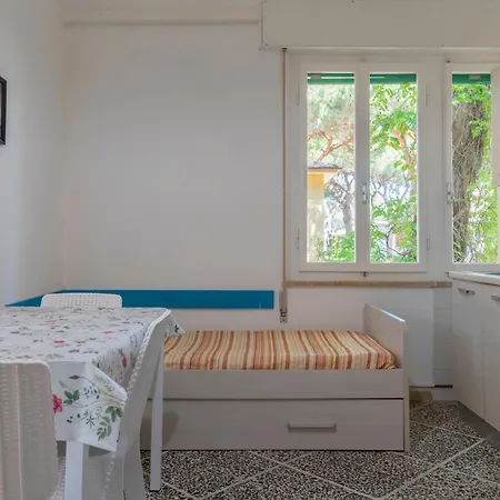 454 Pine Forest Retreat 300m From The Beach, Air-conditioned Comfort *