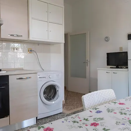 454 Pine Forest Retreat 300m From The Beach, Air-conditioned Comfort