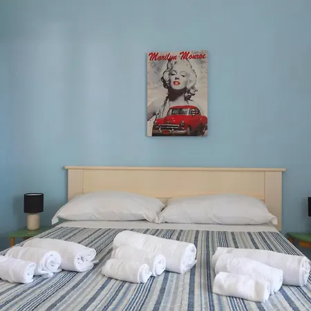 Apartment 454 Pine Forest Retreat 300m From The Beach, Air-conditioned Comfort