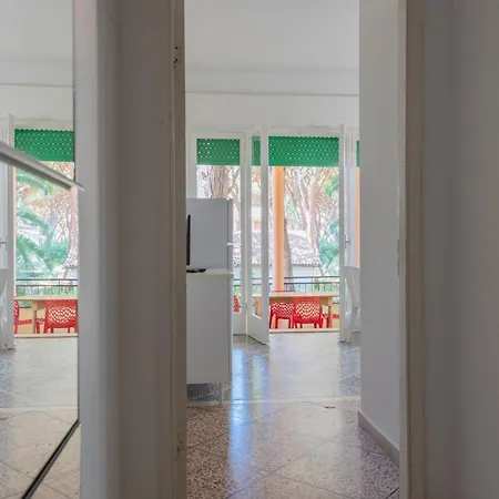 Apartament 454 Pine Forest Retreat 300m From The Beach, Air-conditioned Comfort