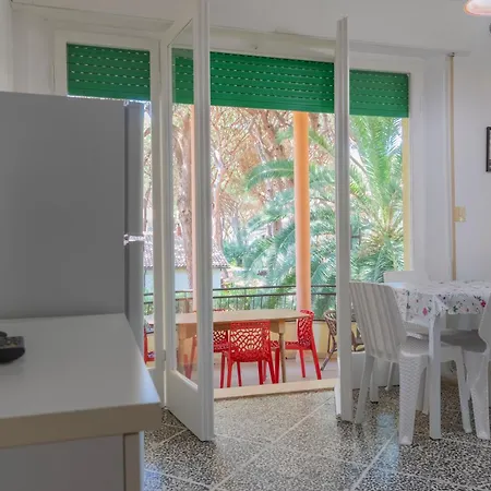 454 Pine Forest Retreat 300m From The Beach, Air-conditioned Comfort Apartament *
